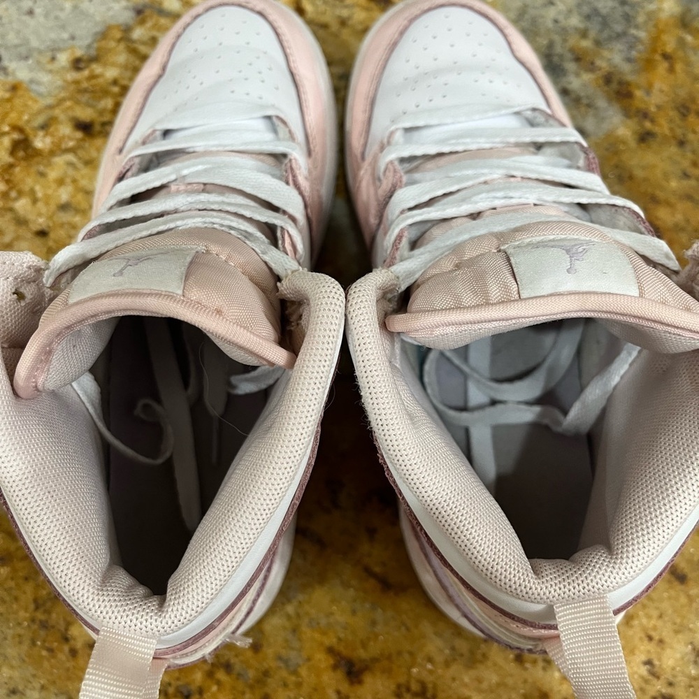 Jordan 1 size 2 - Picture 5 of 9